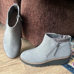 NEW Clarks of England Sharon Ease Ankle Boots